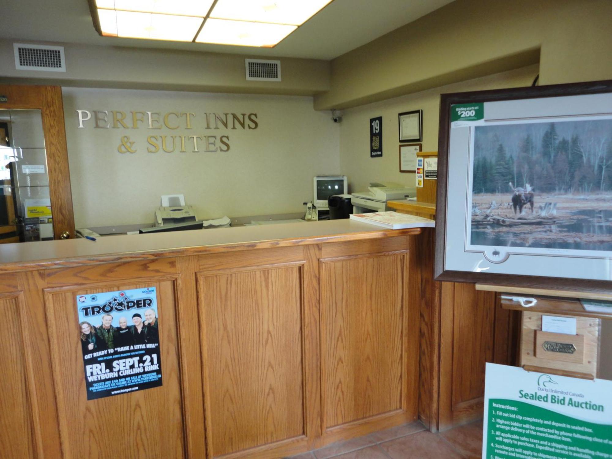Perfect Inns & Suites Weyburn Exterior photo
