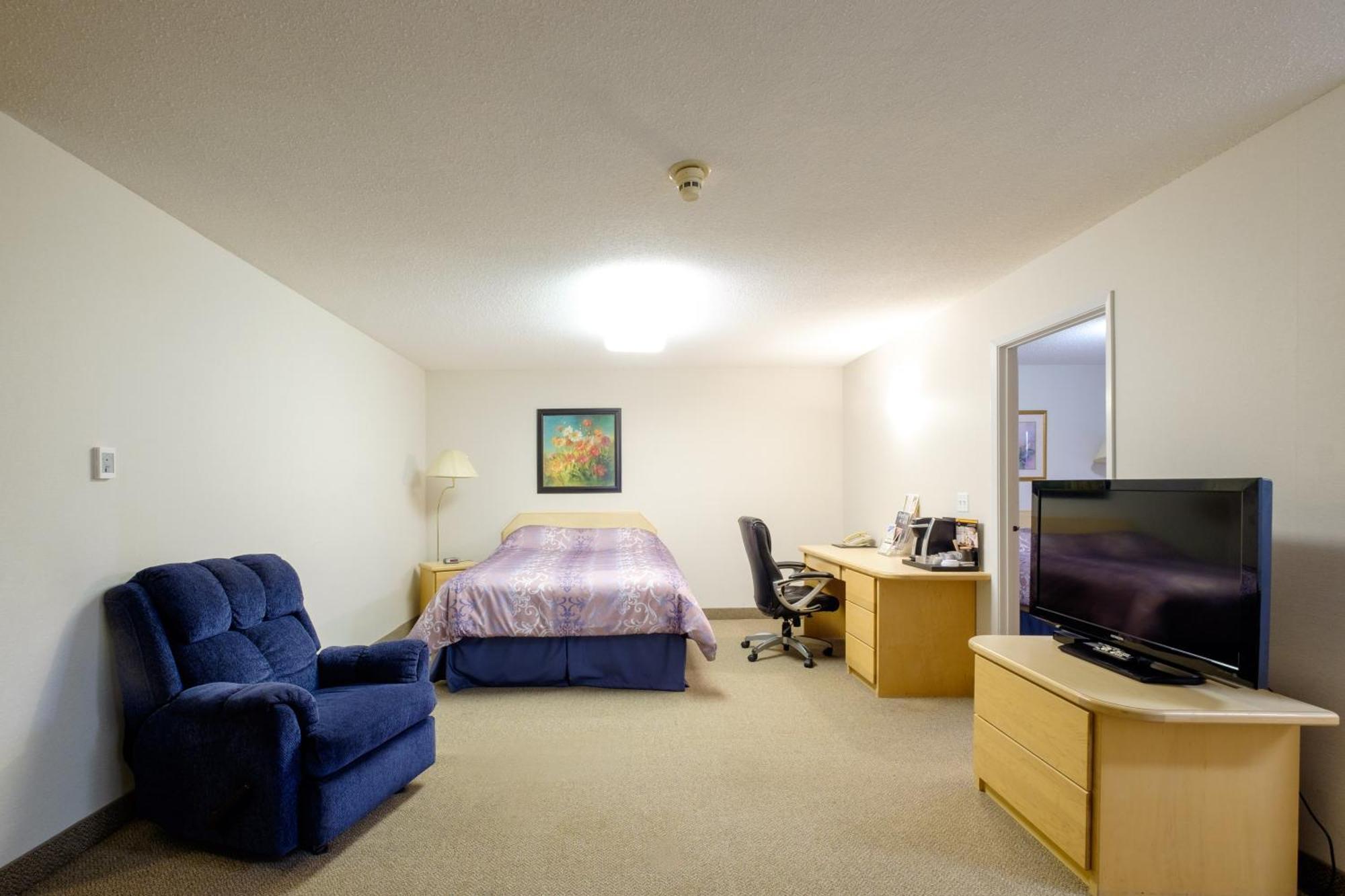 Perfect Inns & Suites Weyburn Room photo